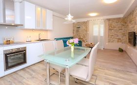 Apartment Dvor
